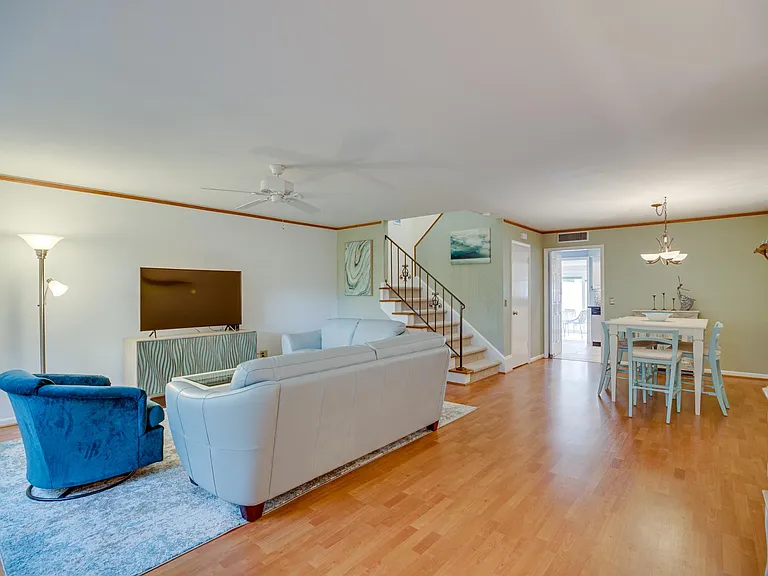 2722 Cardinal Dr — Photo 8