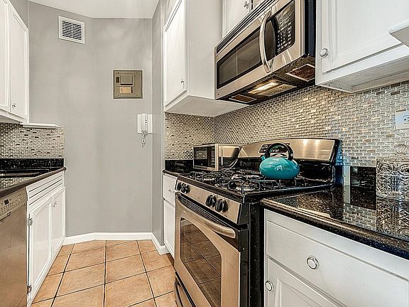 4th image of 70-25 Yellowstone Blvd APT 18U