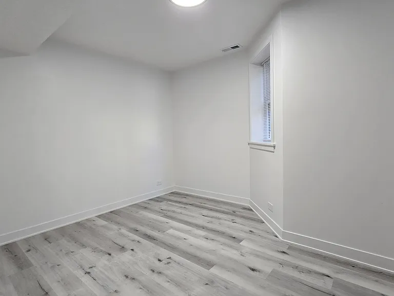 2451 N Ridgeway Ave #G — Photo 6