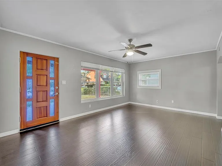 1811 Park Lake St — Photo 6