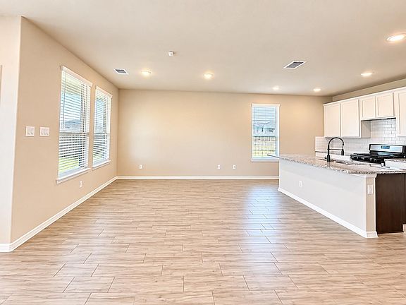 5th image of 703 Cypress Summit Rd
