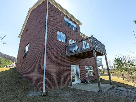 2nd image of 1001 Castlemaine Way