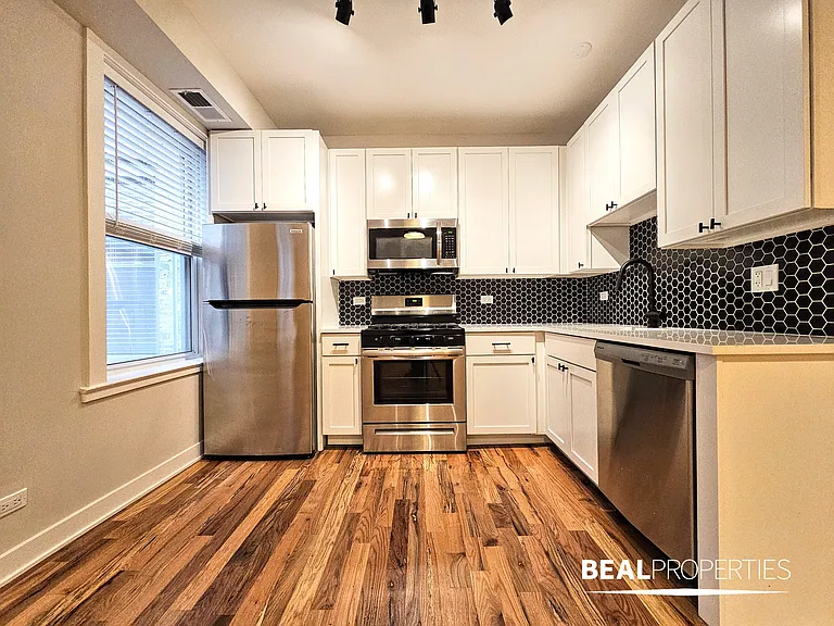 656 W Wrightwood — Photo 9