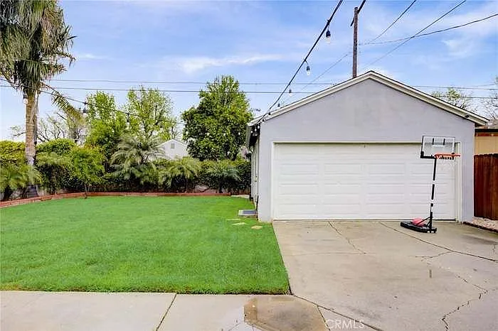 6542 Balcom Ave — Photo 20