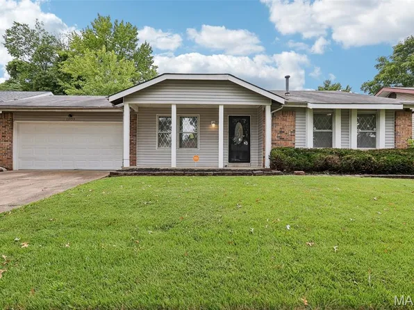 11953 El Camara Dr, Florissant, MO 63033