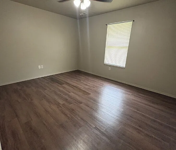 910 Withrow Dr — Photo 9