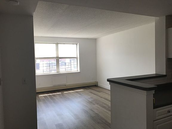 4th image of 318 W 117th St APT 7Z