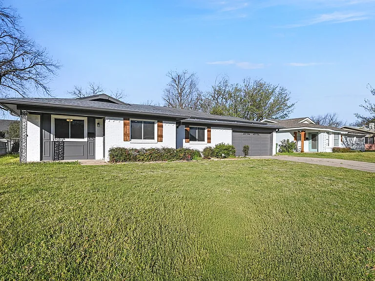 5421 Greenwood Way — Photo 1