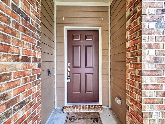 4th image of 2202 Timberland Country Ct