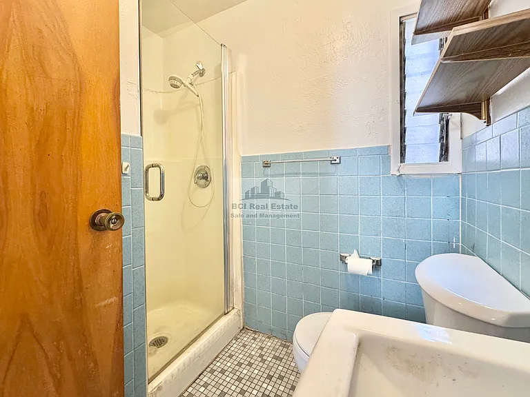 910 Clay St #1 — Photo 9