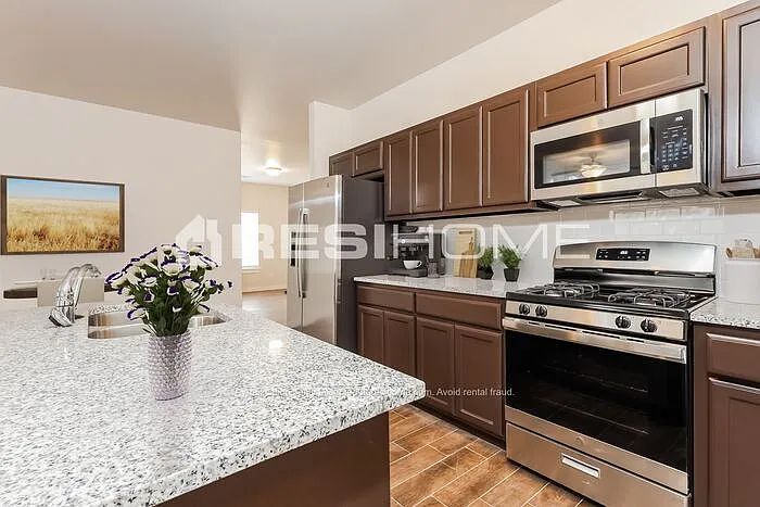 4 bed, 2.0 bath, 1890 sqft, $1,900 — Photo 2