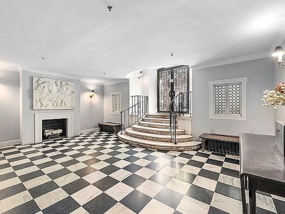 5th image of 71 W Washington Pl #5A