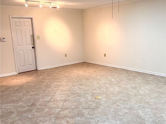 4th image of 300 Hampton Street #6
