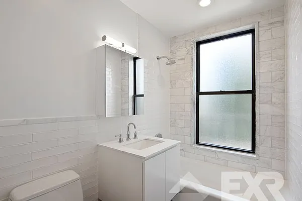 Rented by EXR | media 10