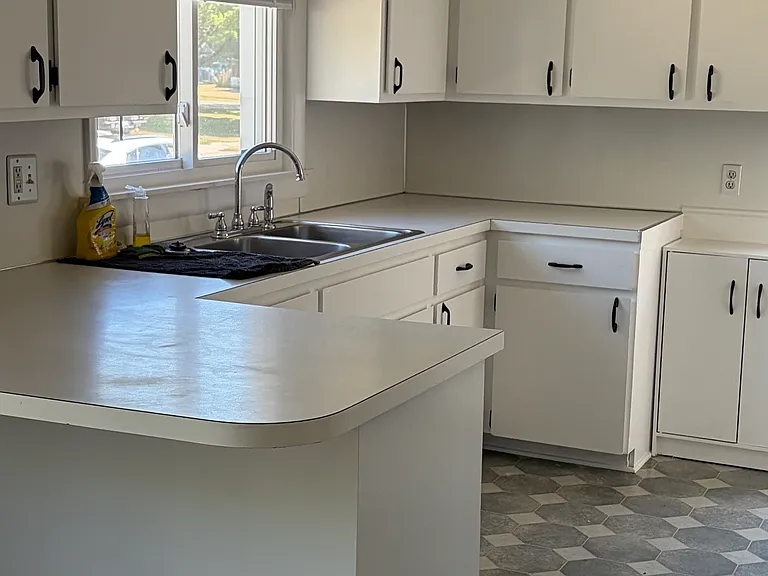 995 Lakeview Ave — Photo 6