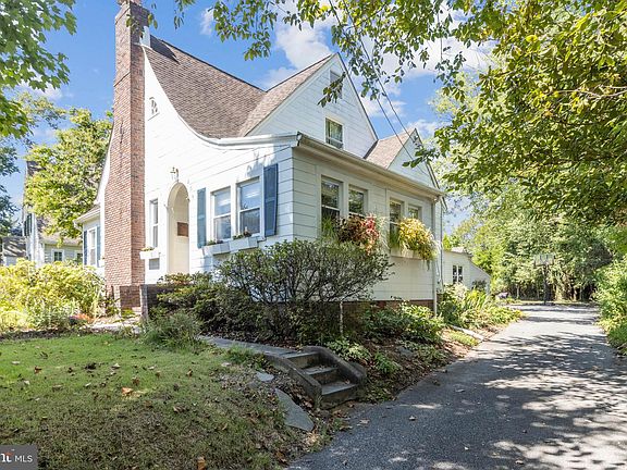 3rd image of 206 Park Dr