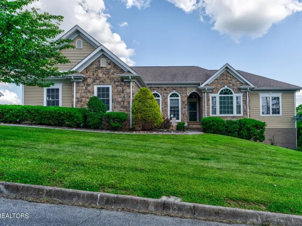 100 Skyline Dr, Dandridge, TN 37725