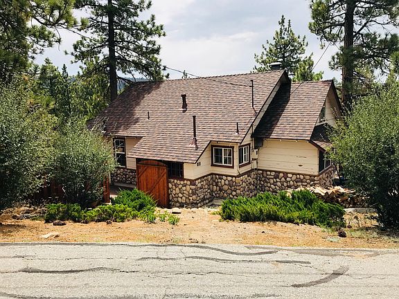 3rd image of 460 Vista Ln