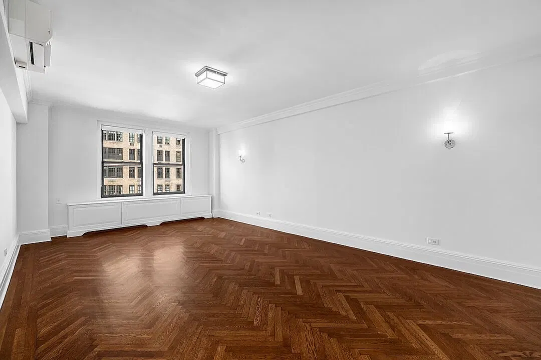 1085 Park Ave — Photo 4