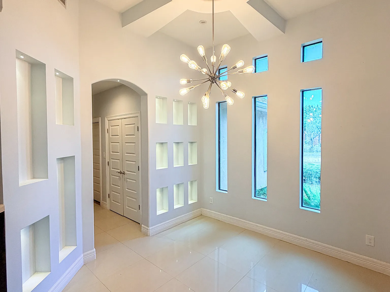 3 bed, 1601 sqft, $1,900 — Photo 2