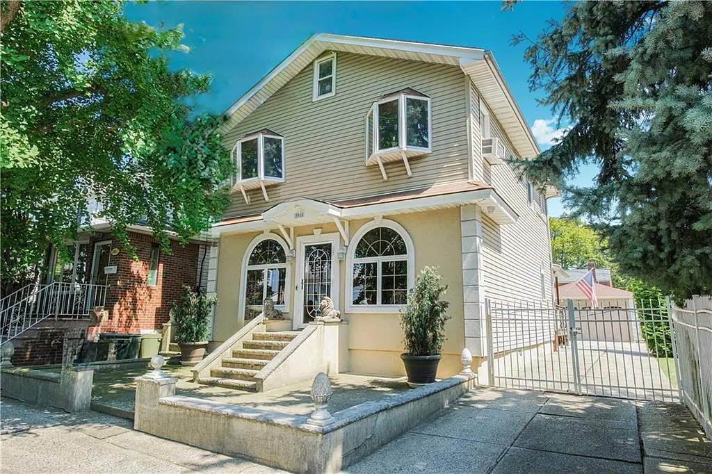 2055 Coleman St photo 1