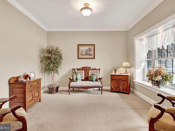 5th image of 848 Cambridge Dr