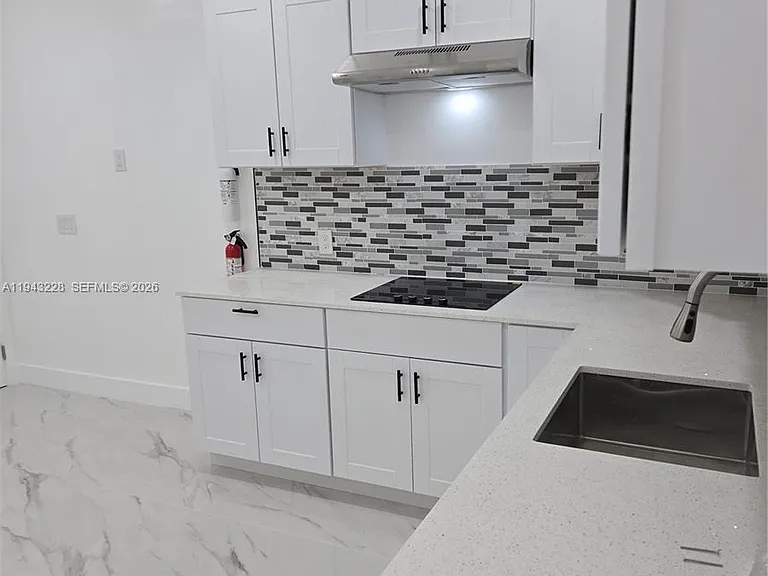 987 NE 145 N — Photo 8