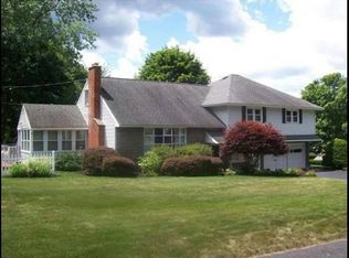 22 Northgate Dr, Albany, NY 12203