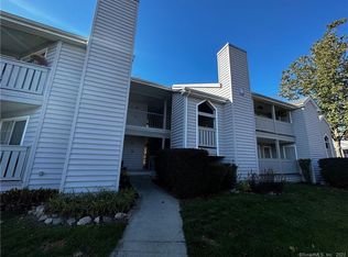 57 Crown Knoll Ct APT 72, Groton, CT 06340