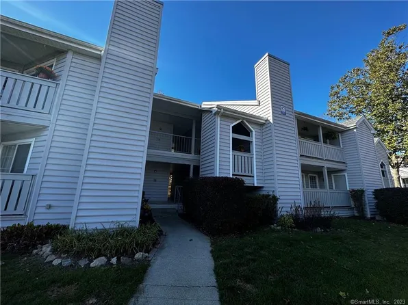 57 Crown Knoll Court #72, Groton, CT 06340