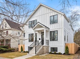 1042 Dewey Ave, Evanston, IL 60202