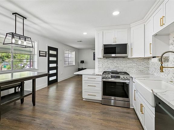 4th image of 3324 Trinity Dr