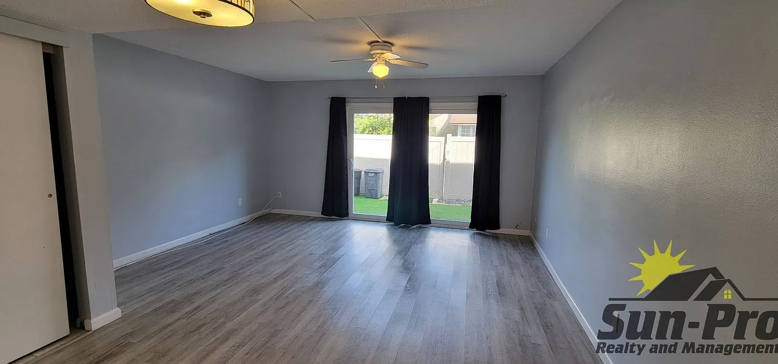 2 bed, 1.5 bath, 990 sqft, $1,695 — Photo 3