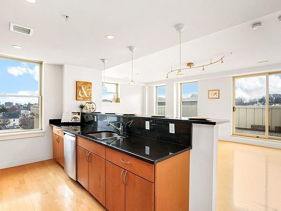 2nd image of 323 Boylston St Unit 504