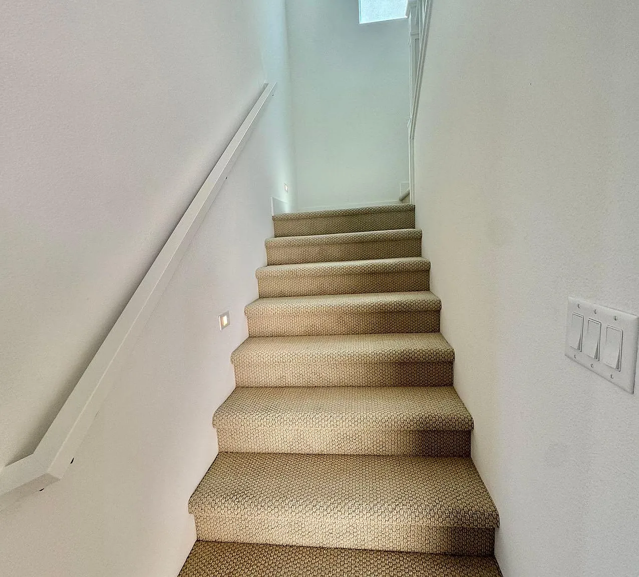 3 bed, 2.5 bath, 1652 sqft, $3,100 — Photo 2