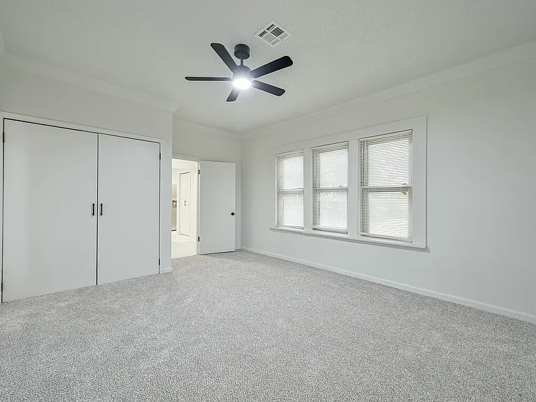 1017 NE 16th St — Photo 32