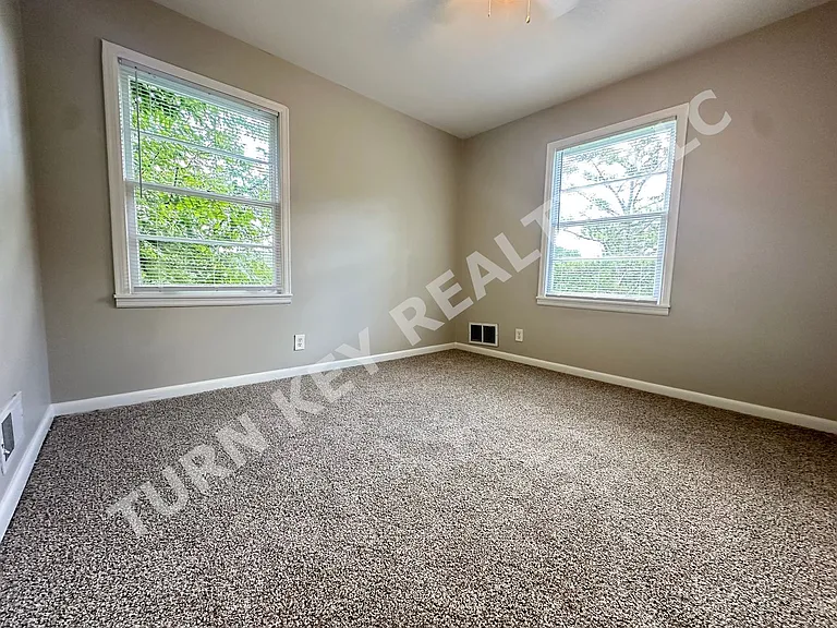 2228 5th St NE — Photo 9