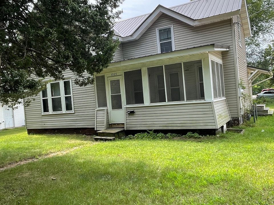 1st image of 1515 6th St E