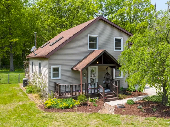 8061 Wiseman Rd, Lambertville, MI 48144