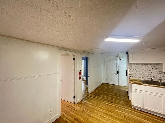 4th image of 13 Mechanic St #2B