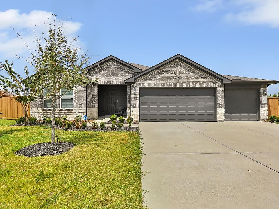1st image of 427 Blanco Ln