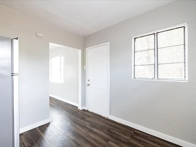 2132 N Forgeus Ave #C — Photo 7