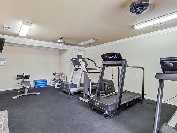 5th image of 112 Hillside Dr APT 4
