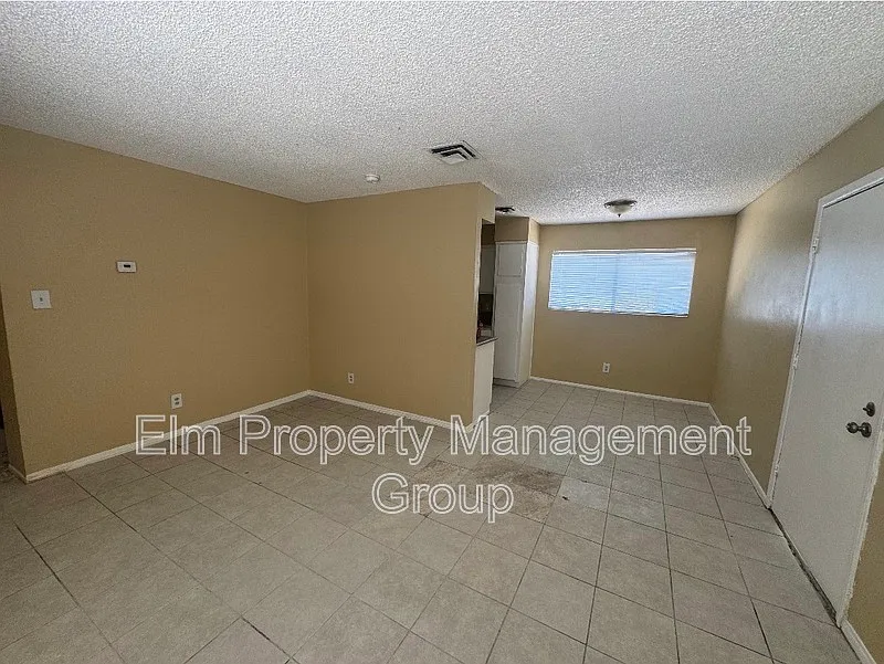 Building Photo - 2516 E Mesquite Ave #4