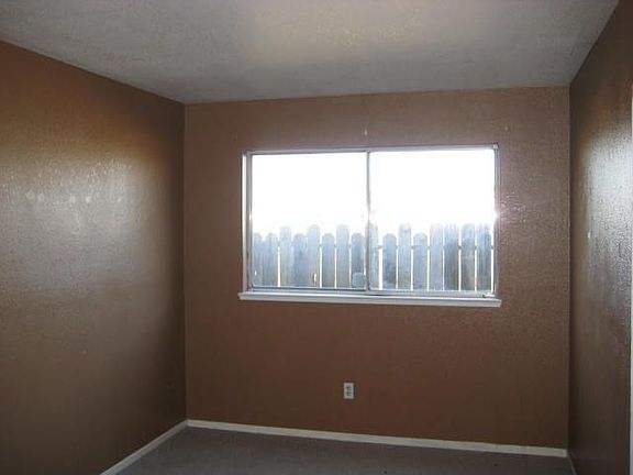 4th image of 7853 Iona Way
