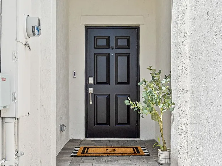4917 Oakmont Dr — Photo 3