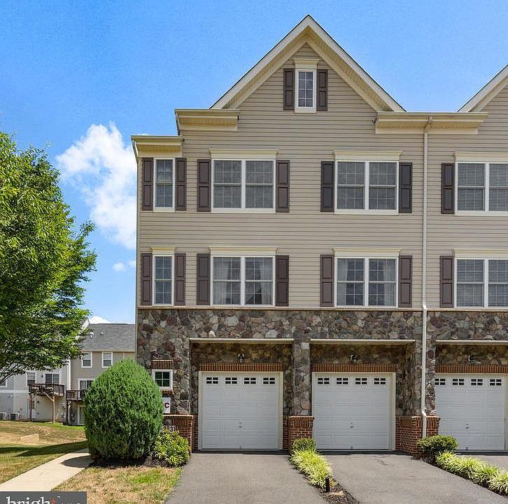 1st image of 2825 Chinkapin Oak Ln #225