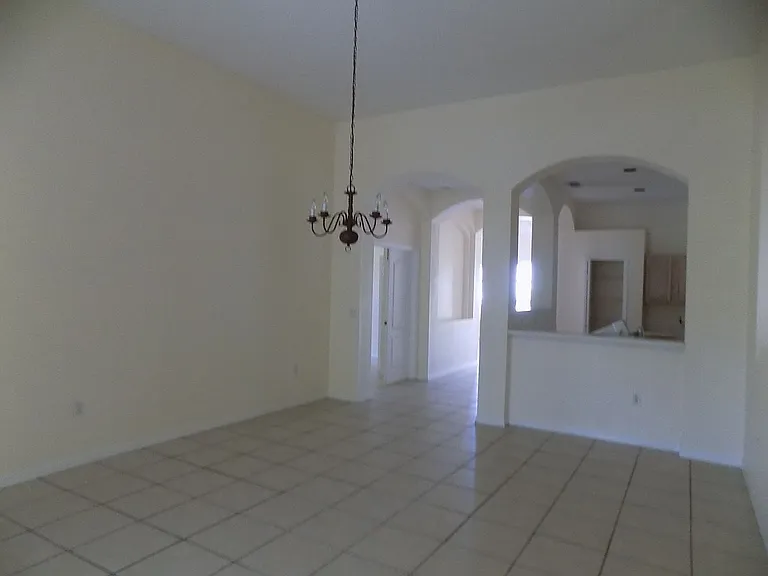 102 Carnival Dr — Photo 11