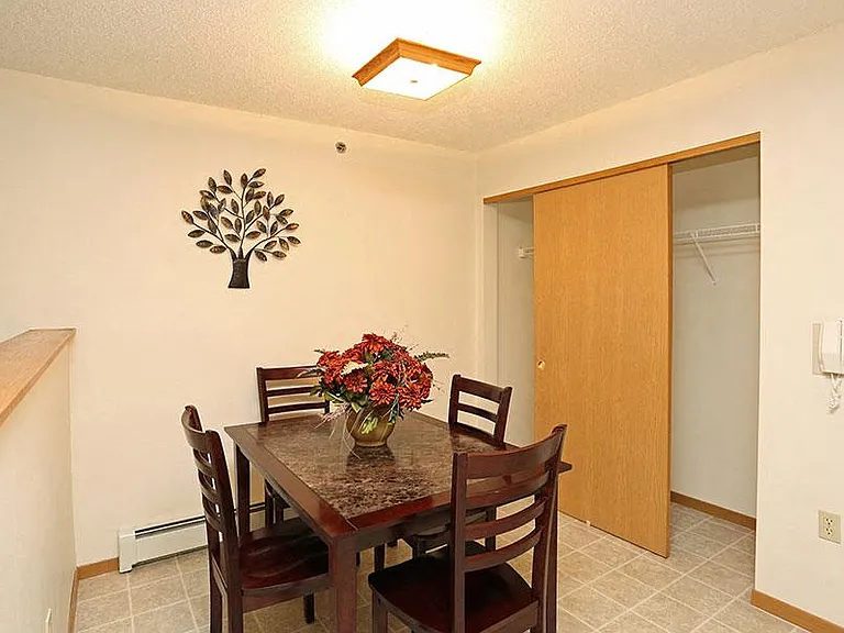 BAY MANOR APARTMENTS — Photo 13