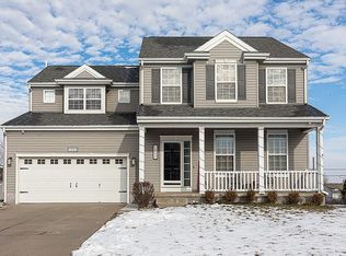 1002 Port Royal Dr, Papillion, NE 68046